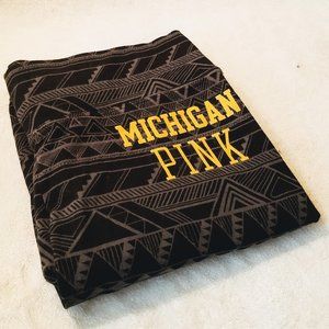 COPY - PINK Collegiate Michigan Leggings